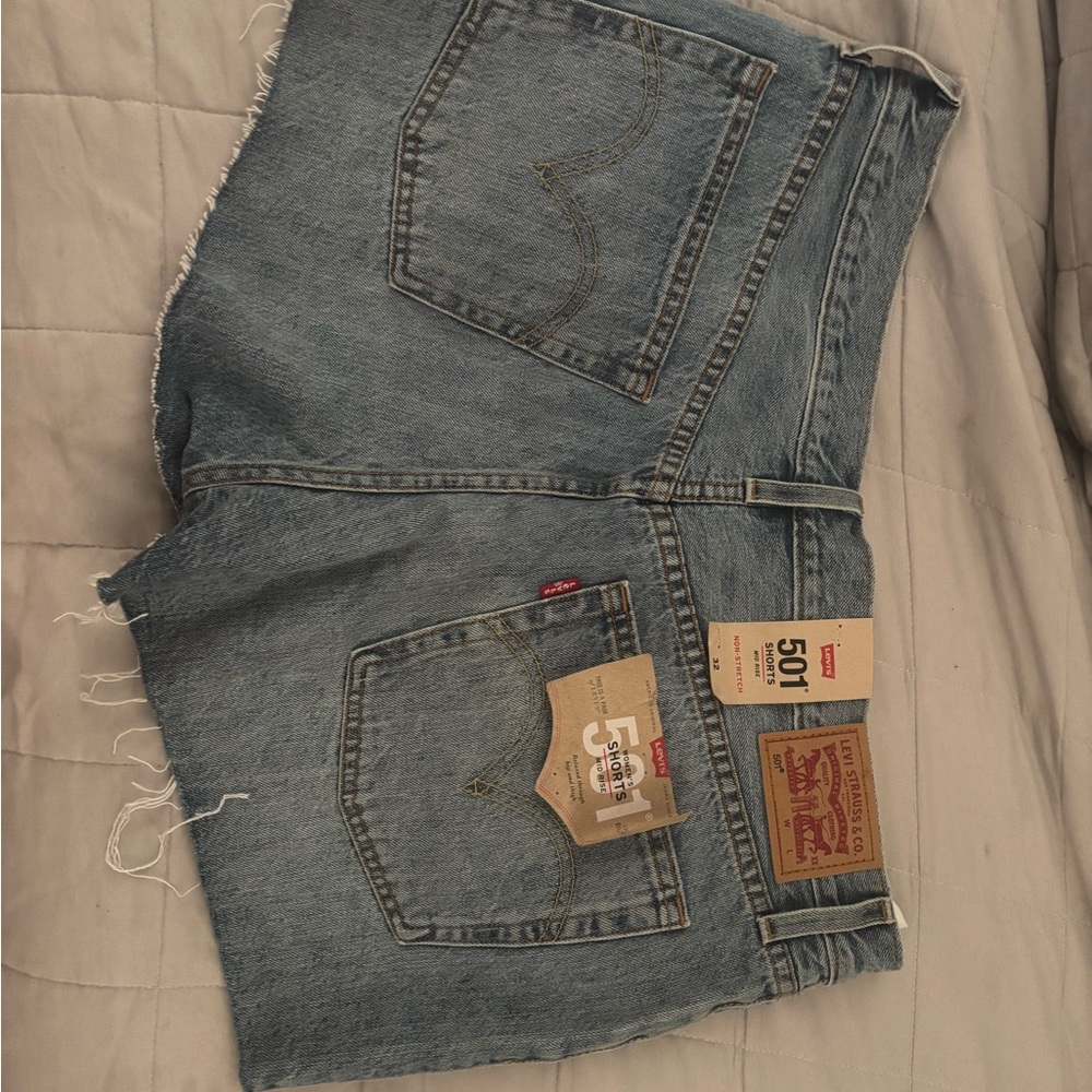 Levi cut off shorts